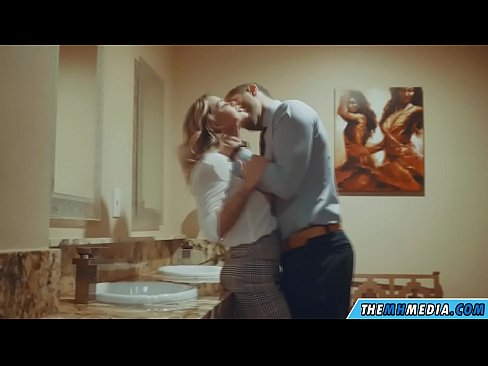 ❤️ Khi một cô gái tóc vàng busty quyến rũ bạn trong một nhà vệ sinh công cộng Sluts ở% vi.bladesoul.top% ☑